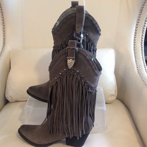 NWB Gorgeous Very VOLATILE Delphia Western Gray